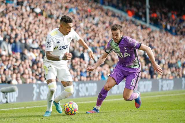 巴萨17岁小将面部受伤缝10针 赛后社交媒体晒图