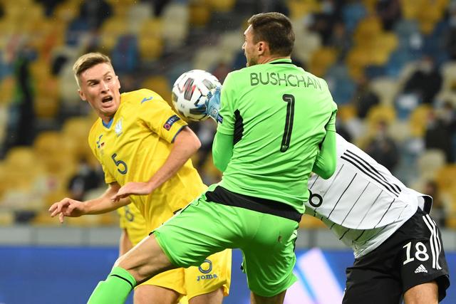 巴萨17岁小将面部受伤缝10针 赛后社交媒体晒图